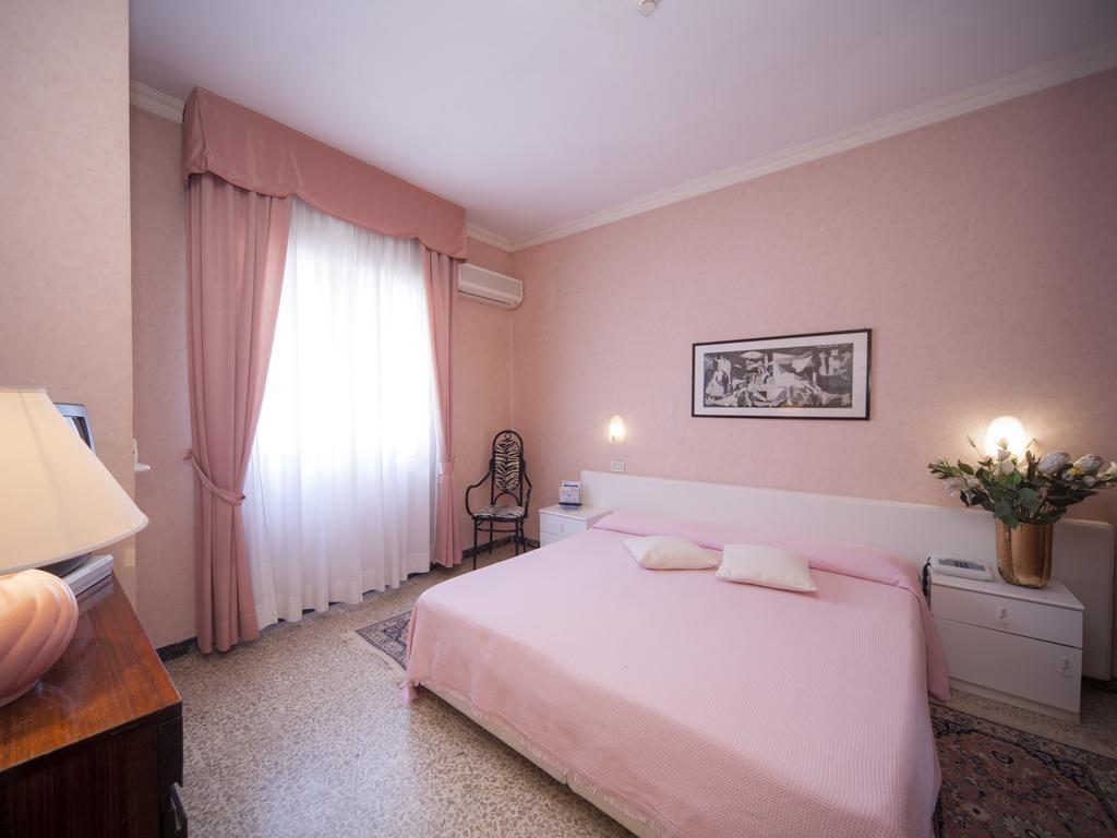 Hotel Aquila D'Oro Riccione Pokój zdjęcie