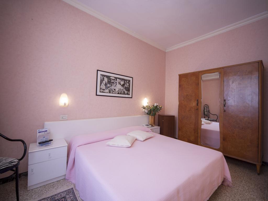 Hotel Aquila D'Oro Riccione Pokój zdjęcie